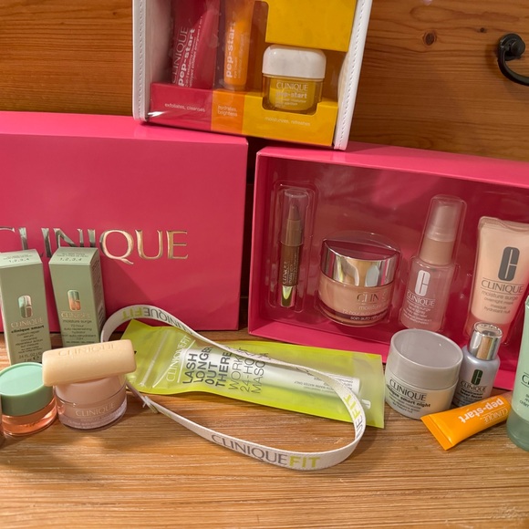 Clinique Bundle - Picture 4 of 5